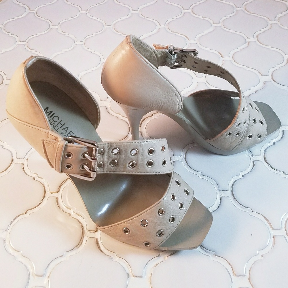 Michael Kors Grey Leather Strap Sandals Size 7M